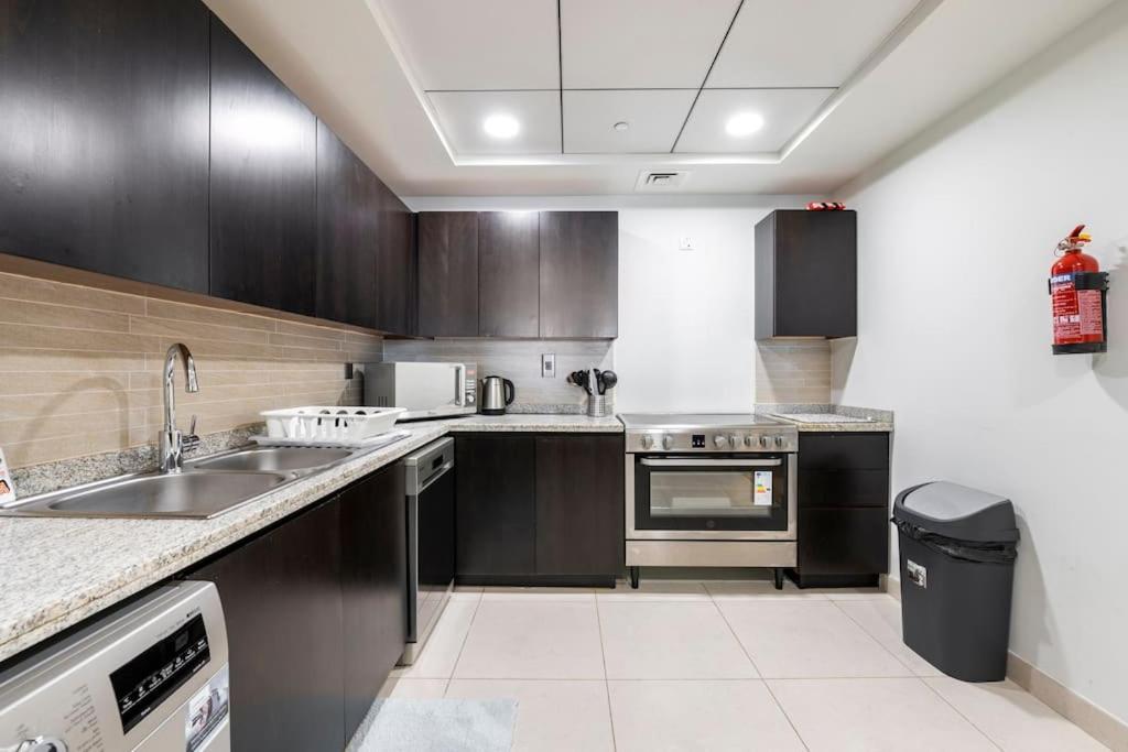 Balqis Residense Palm Jumeirah,Pool, Beach, Top Floor, Full Sea View, Restaurants Дубай Екстериор снимка
